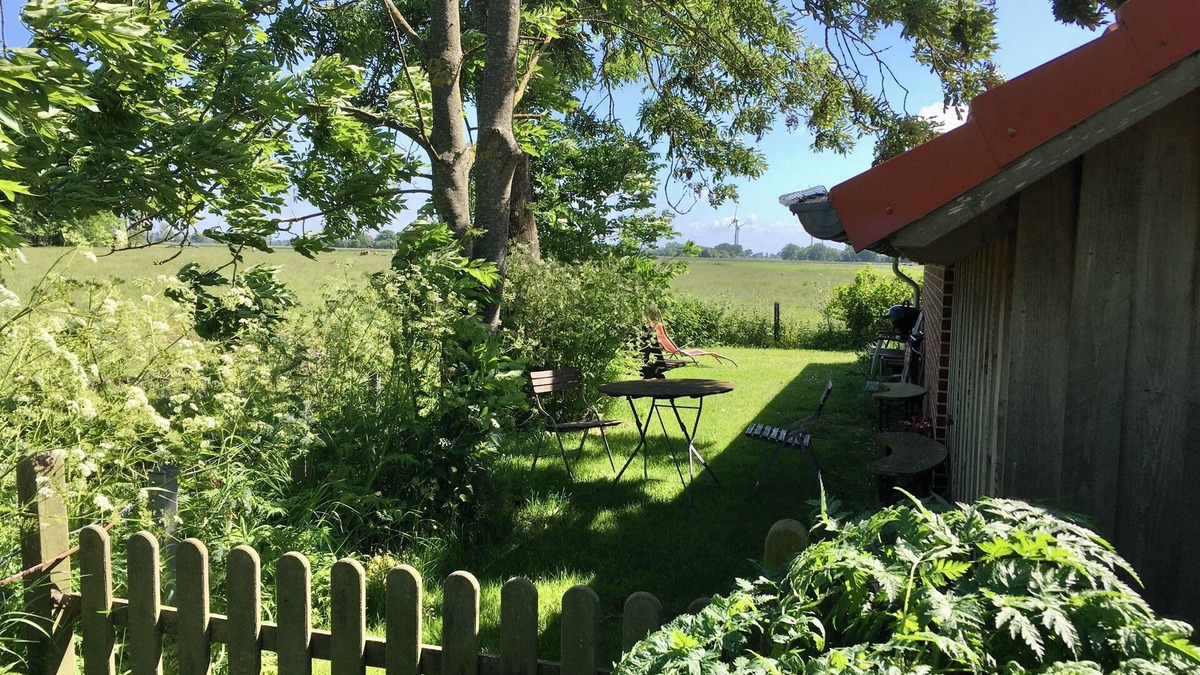 Butjadingen House | Breekate vacation apartment Gustav - surrounded by greenery
