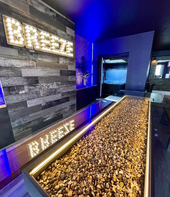 Blackpool Town Center House | BREEZE SUITES - LUXURY GROUP ACCOM - SLEEPS 19