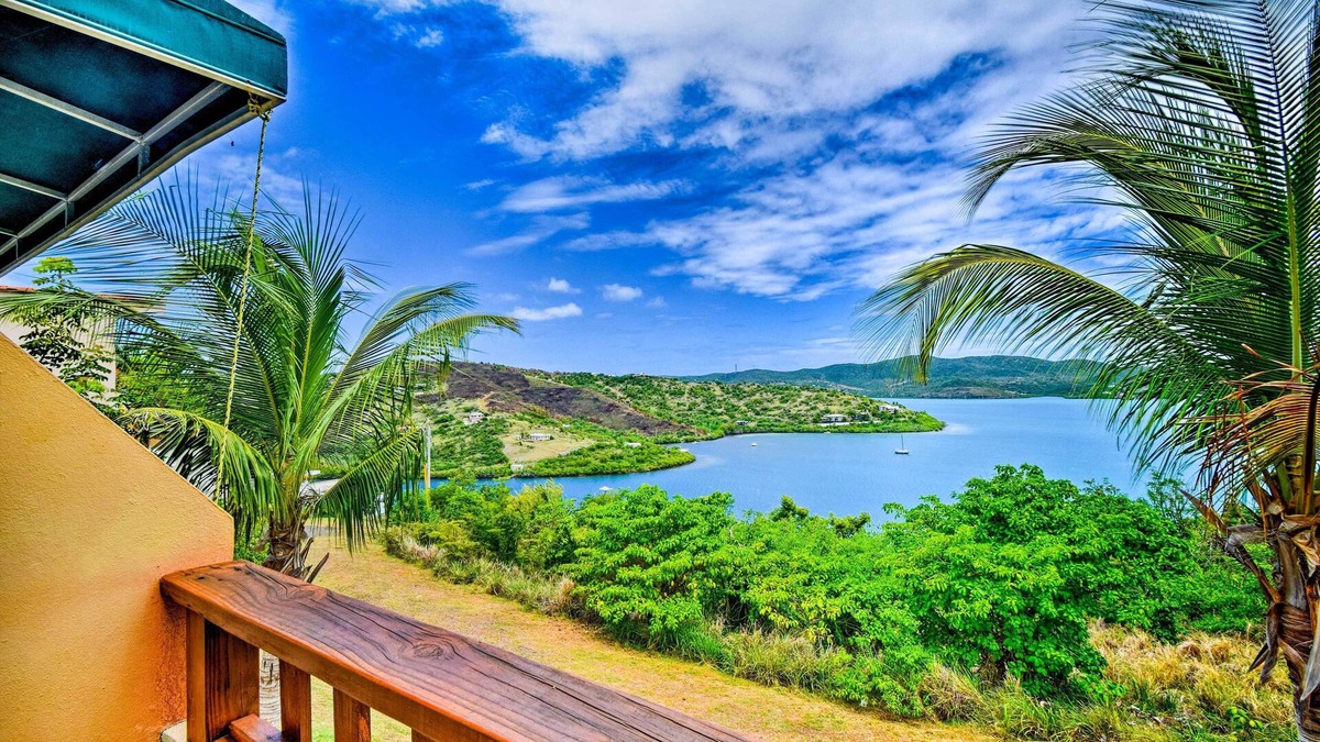 Fulladoza Bay Condo | Breezy Condo w/Balcony < 2 Mi to Downtown Culebra
