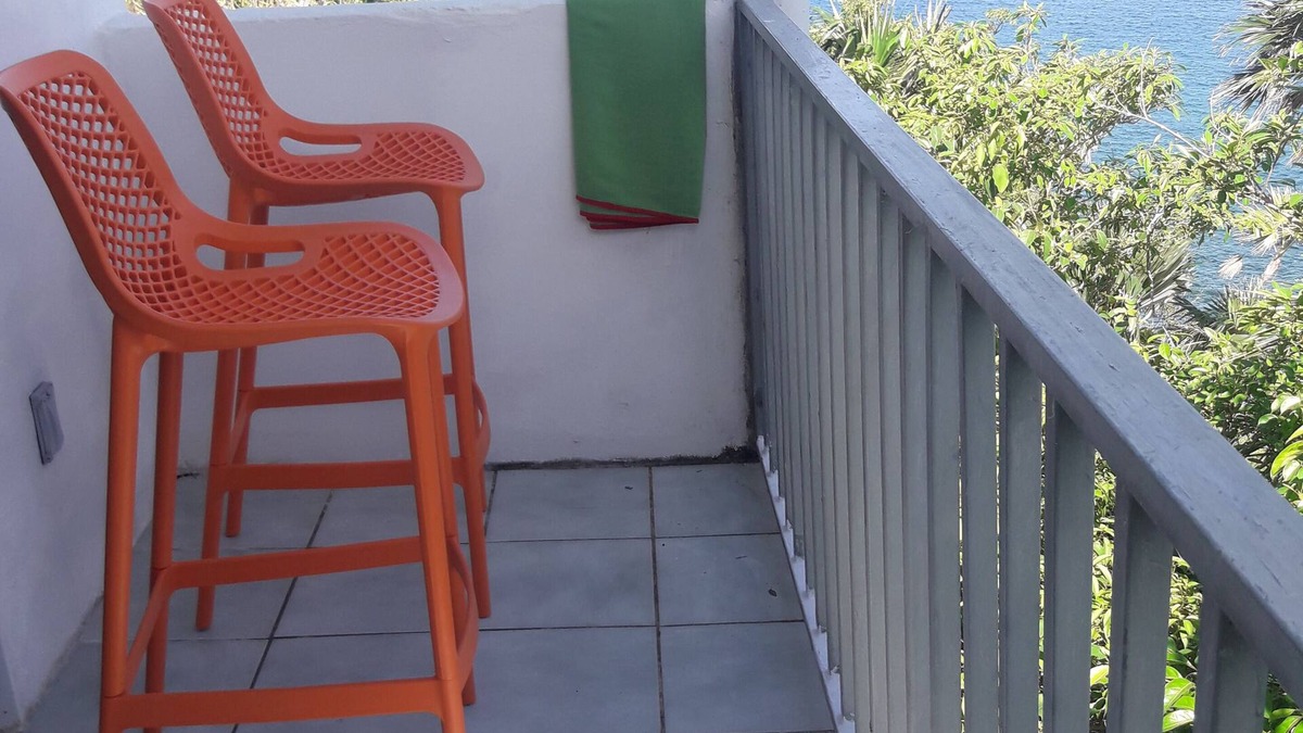 Estate Caret Bay House | Breezy cottage on the wavy beach