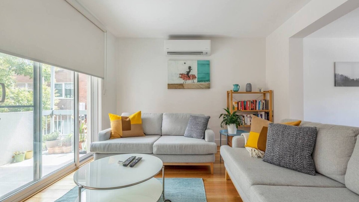 St. Kilda East Apartment | Breezy East A Light filled Family Retreat