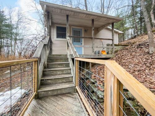 Town of Marbletown House | Breezy Hill Eccentric Studio Cottage