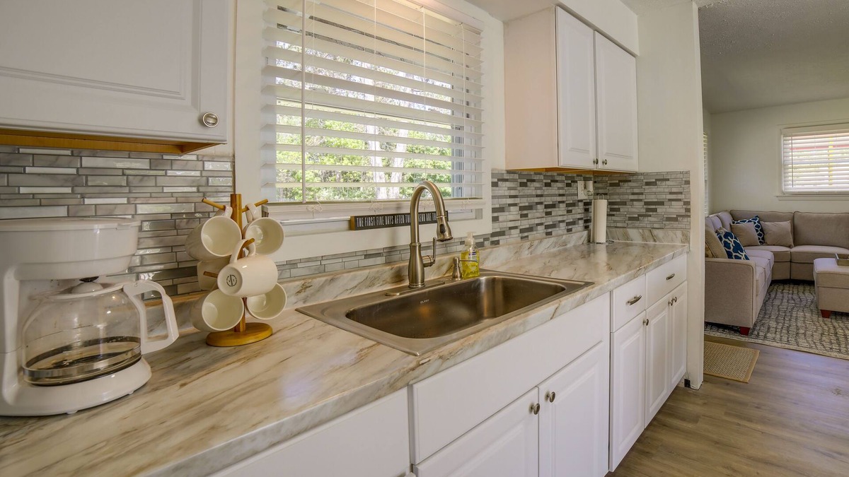 Lake City Cottage | Breezy Lake City Getaway - Walk to Englewood Beach