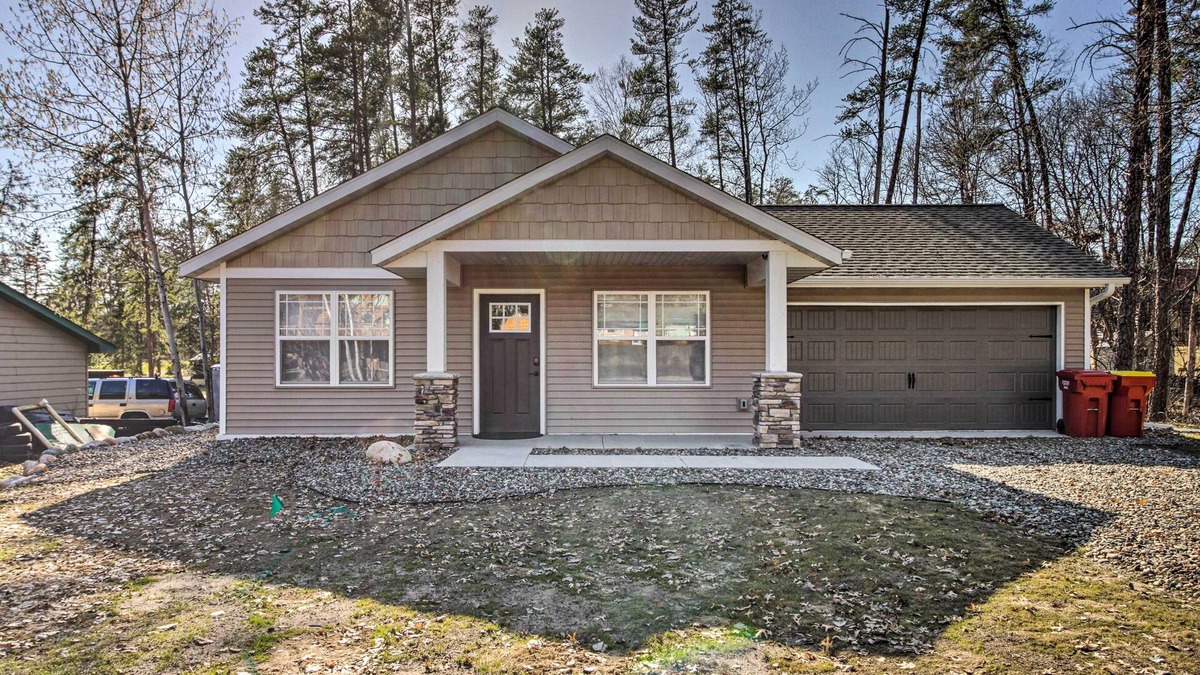 Breezy Point Cabin | Breezy Point Cabin w/Fire Pit - Walk to Lake