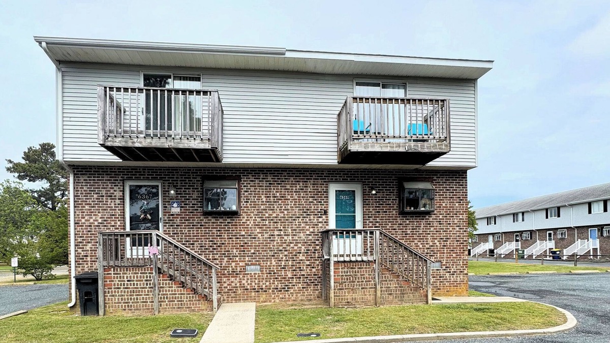 Deep Hole House | Breezy Retreat - Pet Friendly - Shared Dock - Linens and Towels Not Provided