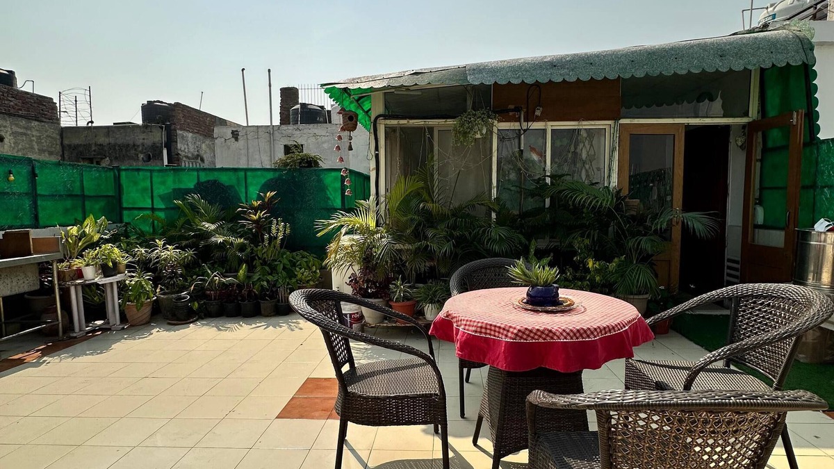 New Delhi Apartment | Breezy Rooftop Retreat , Centrally located !