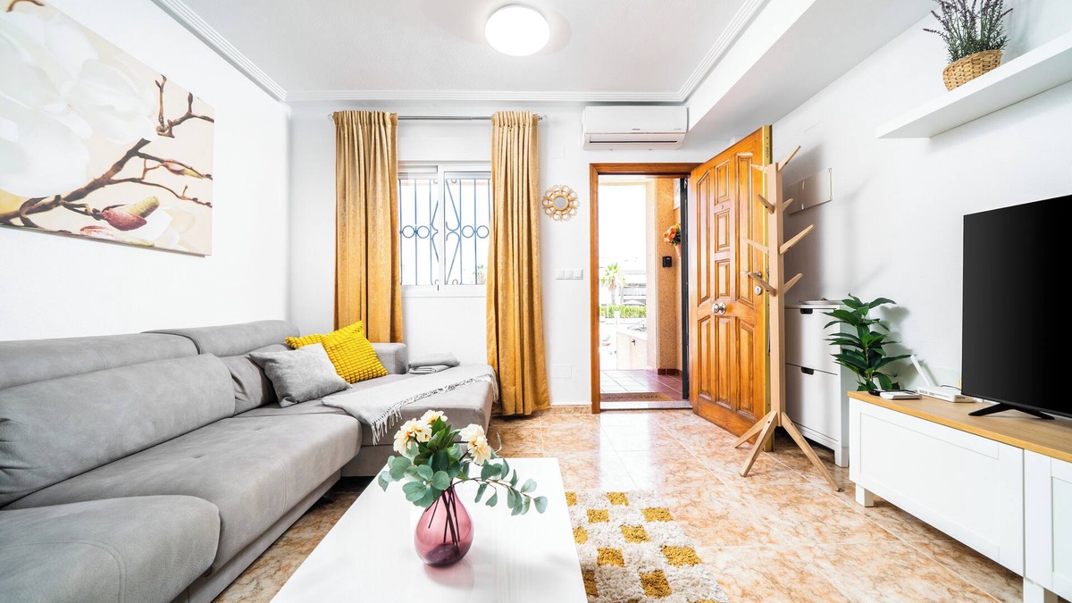 Orihuela Costa House | Breezy Shores – Elegant Townhouse by the Beach