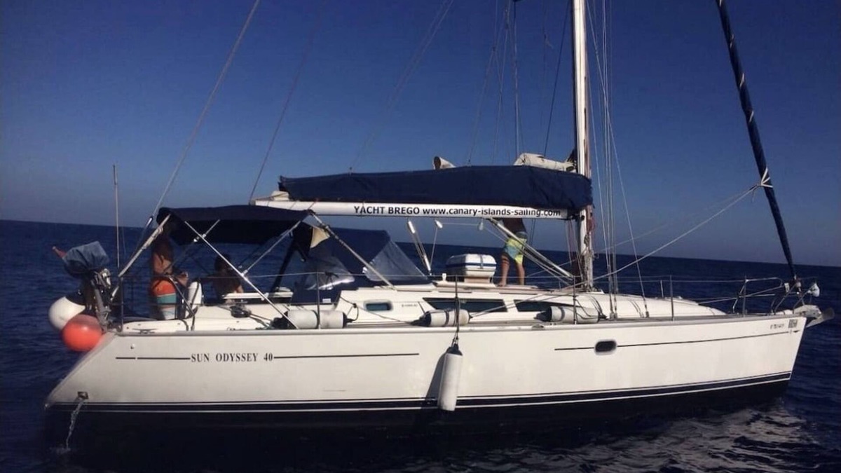 Santa Cruz de Tenerife Boat Rental | Brego. Velero Para Alojamiento En el Centro de Santa Cruz