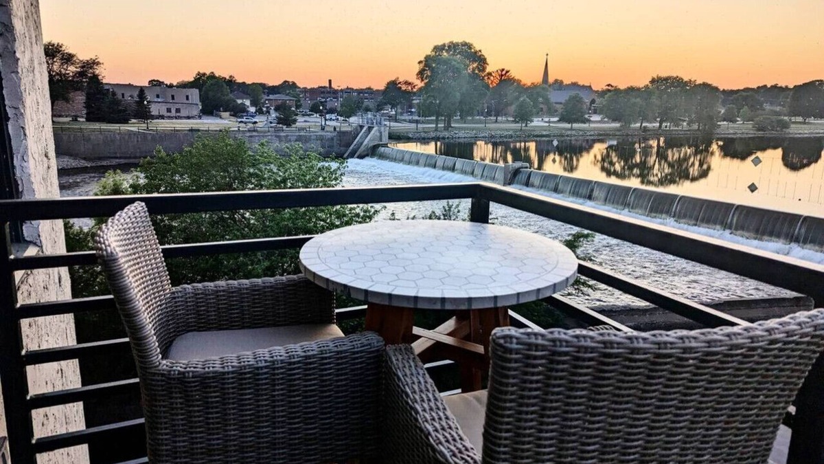 Waverly Apartment | Bremer Avenue Penthouse