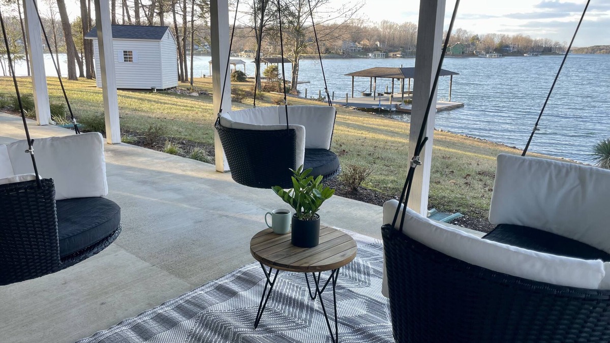 Penhook House | Brenda ✦ Hot Tub ✦ Gentle/Walk Slope to the Lake ✦ Stocked Kitchen ✦ King Beds