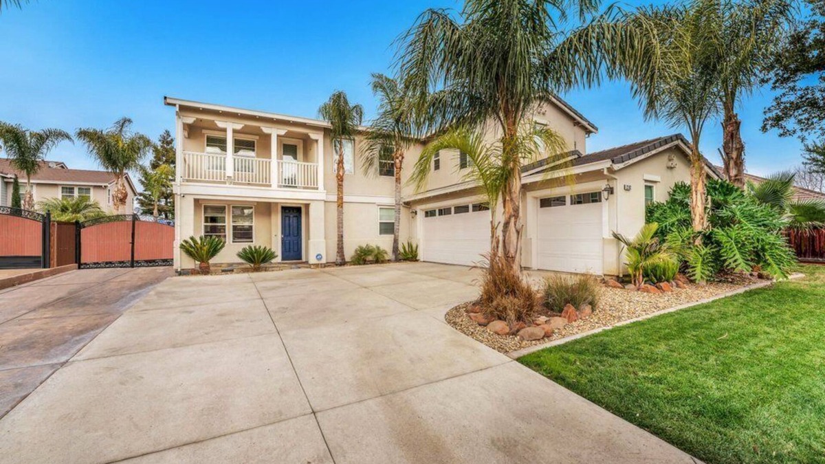 Brentwood House | Brentwood Posh 5-Bedroom w/steam shower near hwy