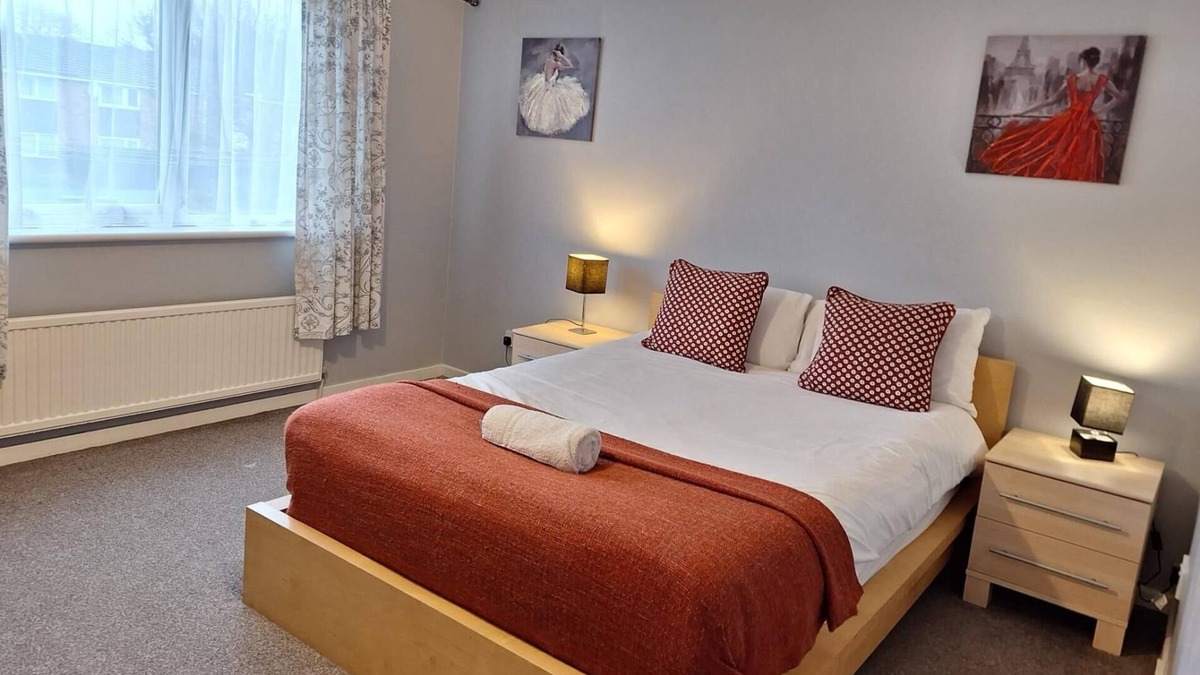 Dunstable House | Brentwood Townhouse - Huku Kwetu (Dunstable)