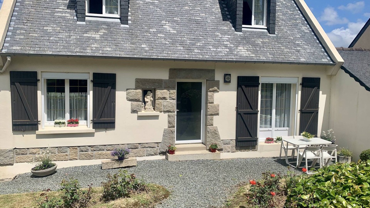 Guerlesquin House | Breton house between land and sea