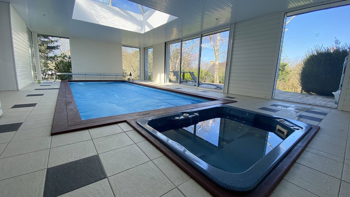 Clohars-Carnoet Villa | Breton style villa set in a large garden, indoor heated pool (28°), jacuzzi (37°), sauna