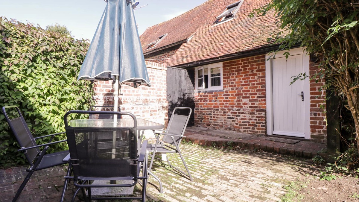 Chislet Cottage | BREW COTTAGE, pet friendly, character holiday cottage in Marshside