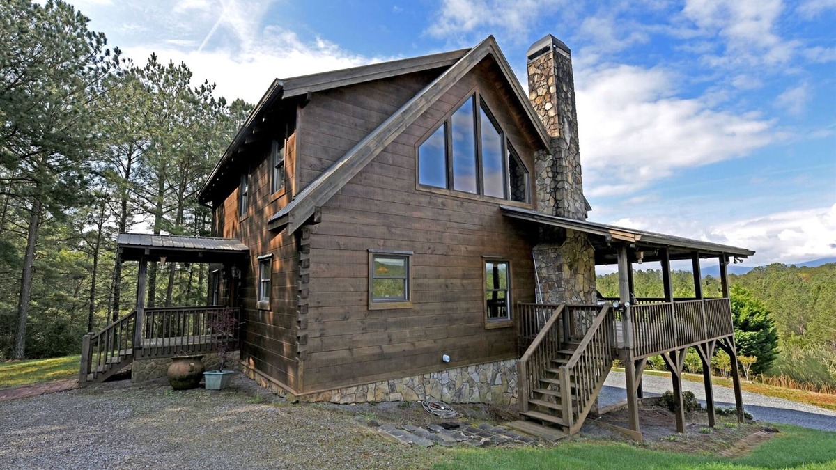 Ducktown Cabin | Brew with a View-Hot Tub-3br/3ba sleeps 8, game room, firepit