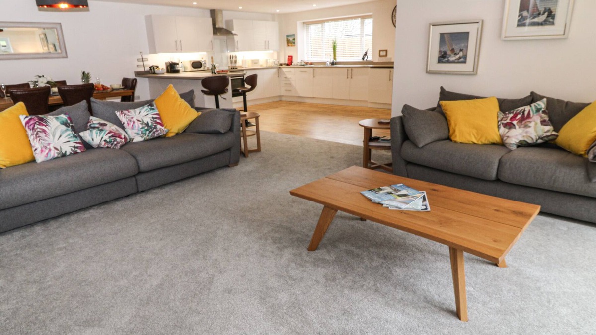 Looe Cottage | BREWERS COTTAGE, pet friendly, with a garden in Looe