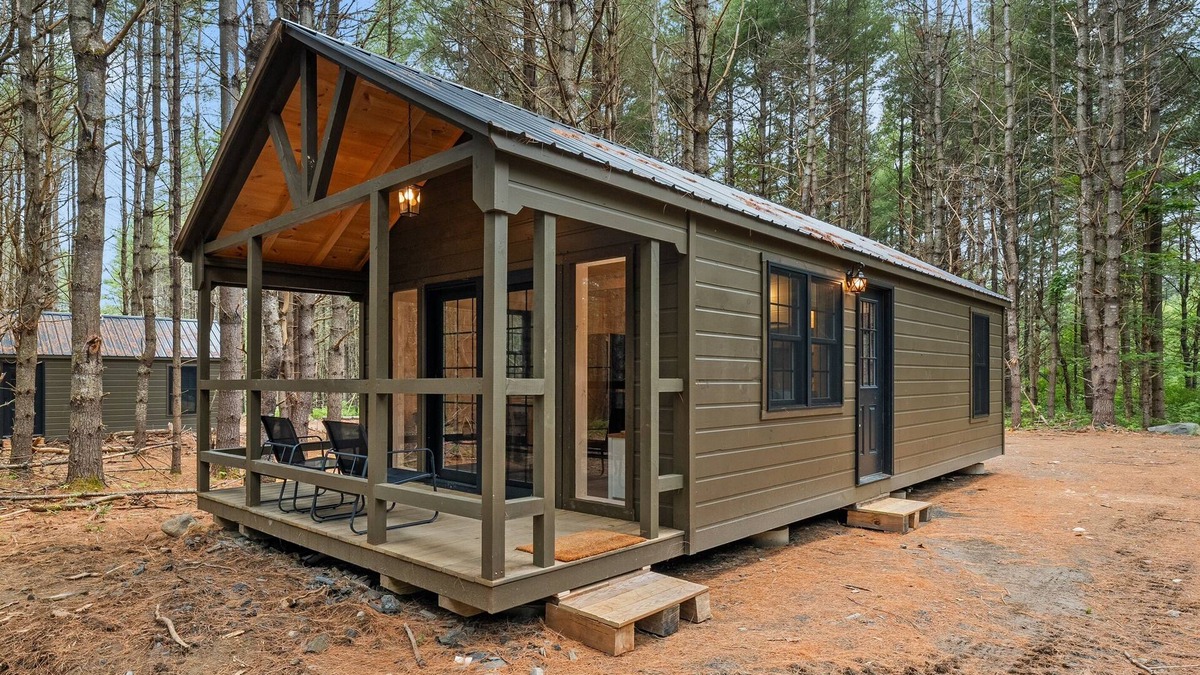 Monson Cabin | Brewery Farm Retreat : Hawthorne