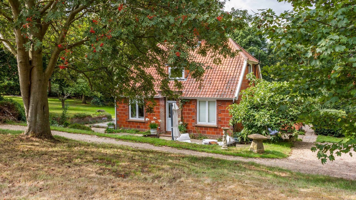 Aldringham Apartment | Briar Hill - sleeps 4 guests in 2 bedrooms