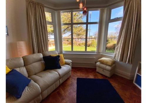 Galmpton House | Briarfield - Adorable 1 bedroom seaside apartment, on-site parking
