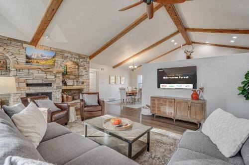 Monument House | Briarhaven Forest BBQ & Patio & Fast WiFi