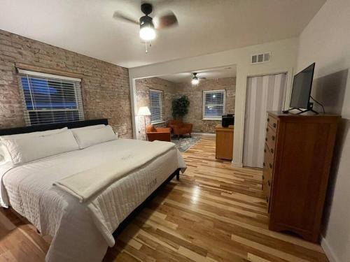 Augusta Apartment | Brick Street Apartment-Studio Suite