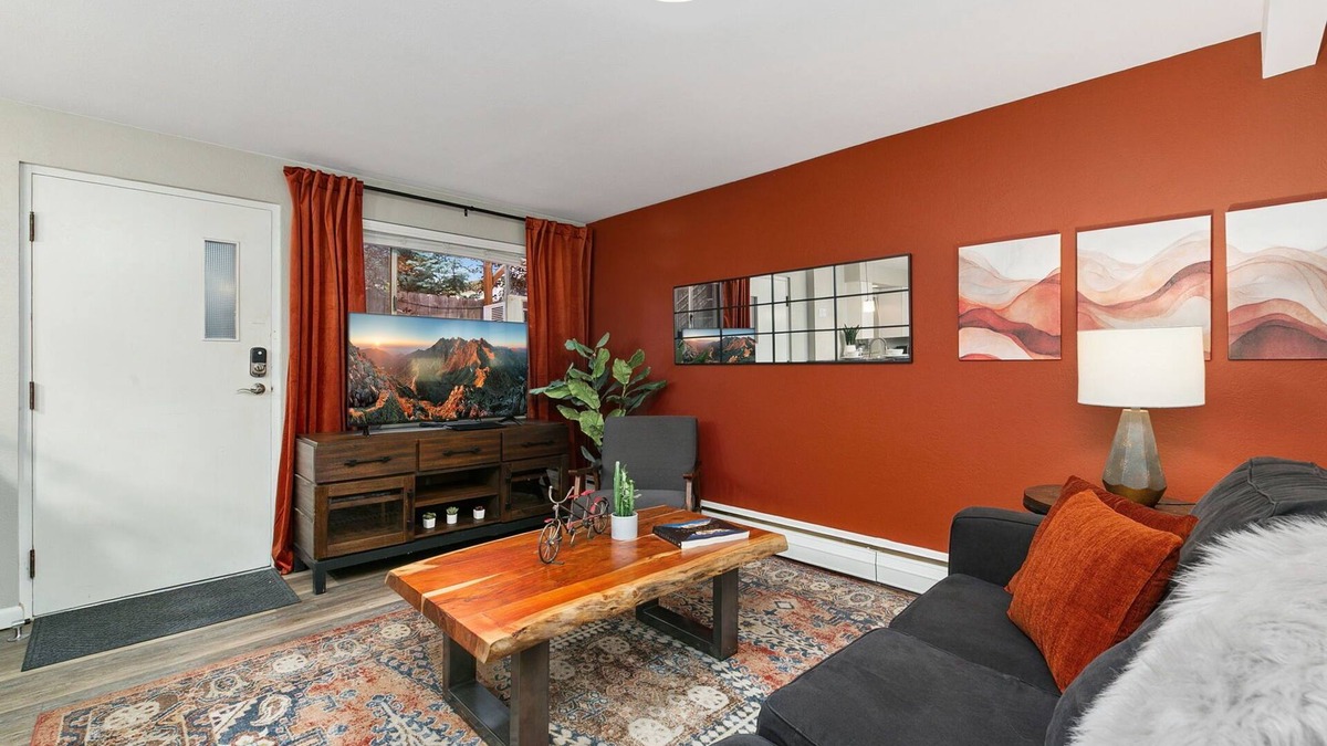 Old Town Condo | Brick Suite | Bright & Bold Retreat Near Old Town