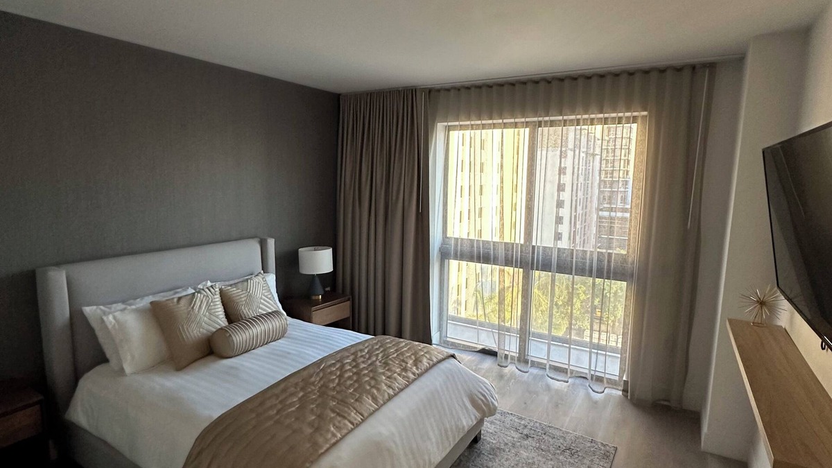 The Roads Condo | Brickell Apt: Rooftop Pool, Stunning City Views, Modern, Spacious, Walk to Shops