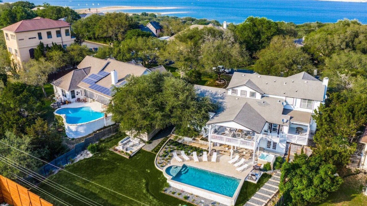 Travis Landing House | Brides: Private Pool, BBQ, Hot Tub, Pool House & Foosball in Lake Travis!