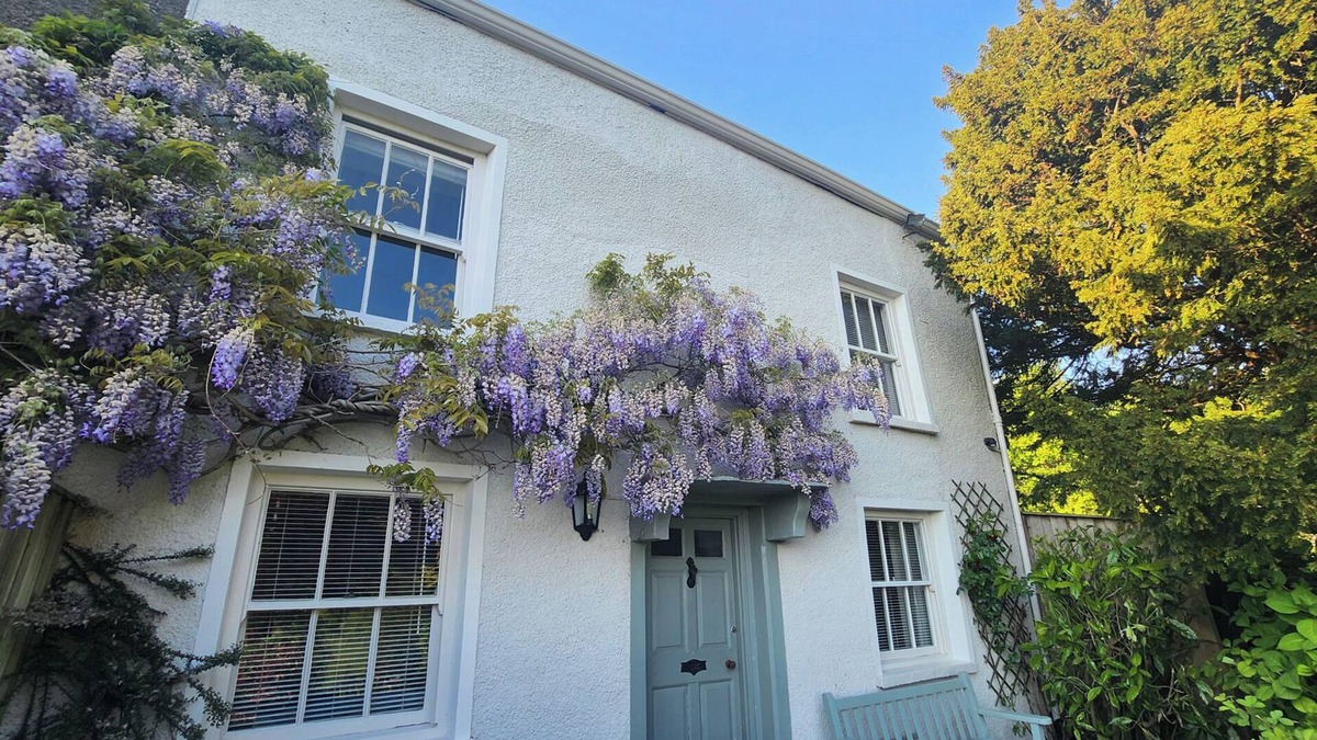 Haverthwaite Cottage | BRIDGE END COTTAGE, pet friendly, with open fire in Cartmel