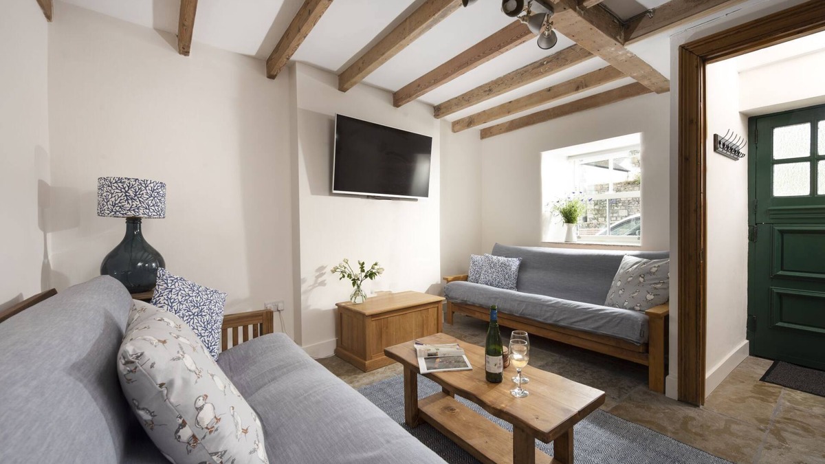 Newlyn House | Bridge House - a house that sleeps 6 guests in 3 bedrooms