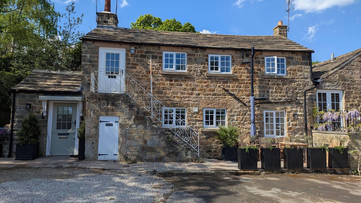 Harrogate Cottage | BRIDGE HOUSE COTTAGE, pet friendly, with open fire in Harrogate