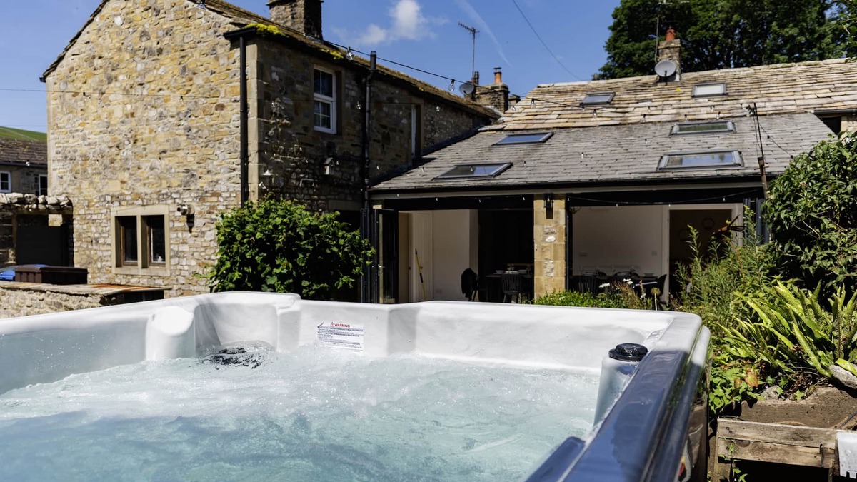 Gargrave House | Bridge House Hot Tub Retreat - Kettlewell