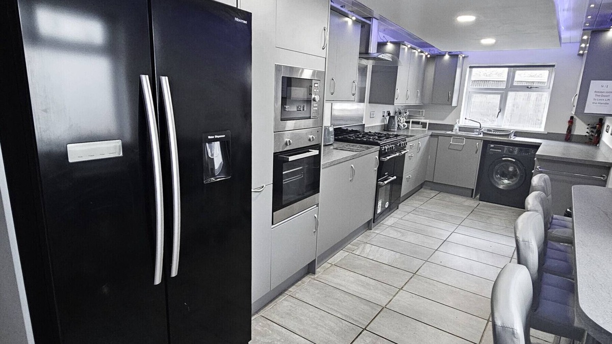 MacMerry Ski Chalet | Bridge St 6 Bedroom House - Tranent