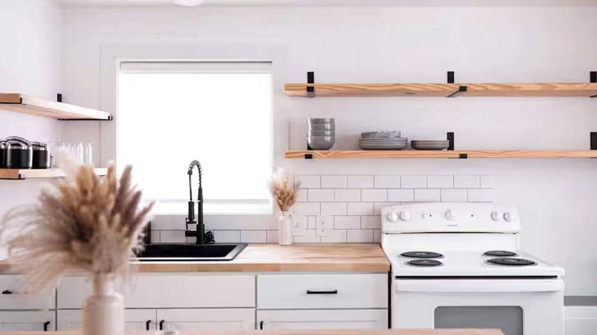 John Ball Park Apartment | Bridge St Beauty, Brunch & Bars [2 Beds 1 Bath]