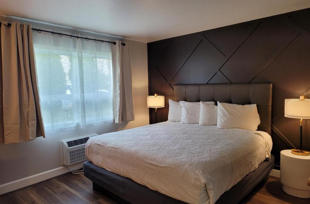 Baker City Hotel | Bridge Street Inn