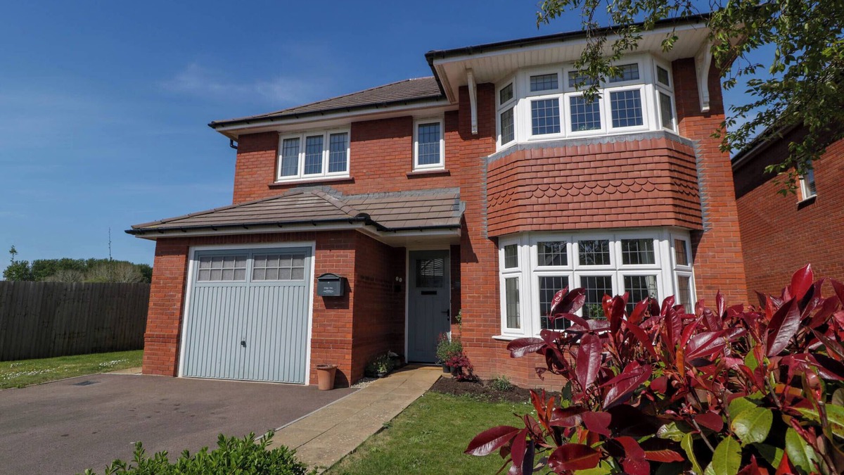 Portskewett Cottage | BRIDGE VIEW, pet friendly, country holiday cottage in Caldicot