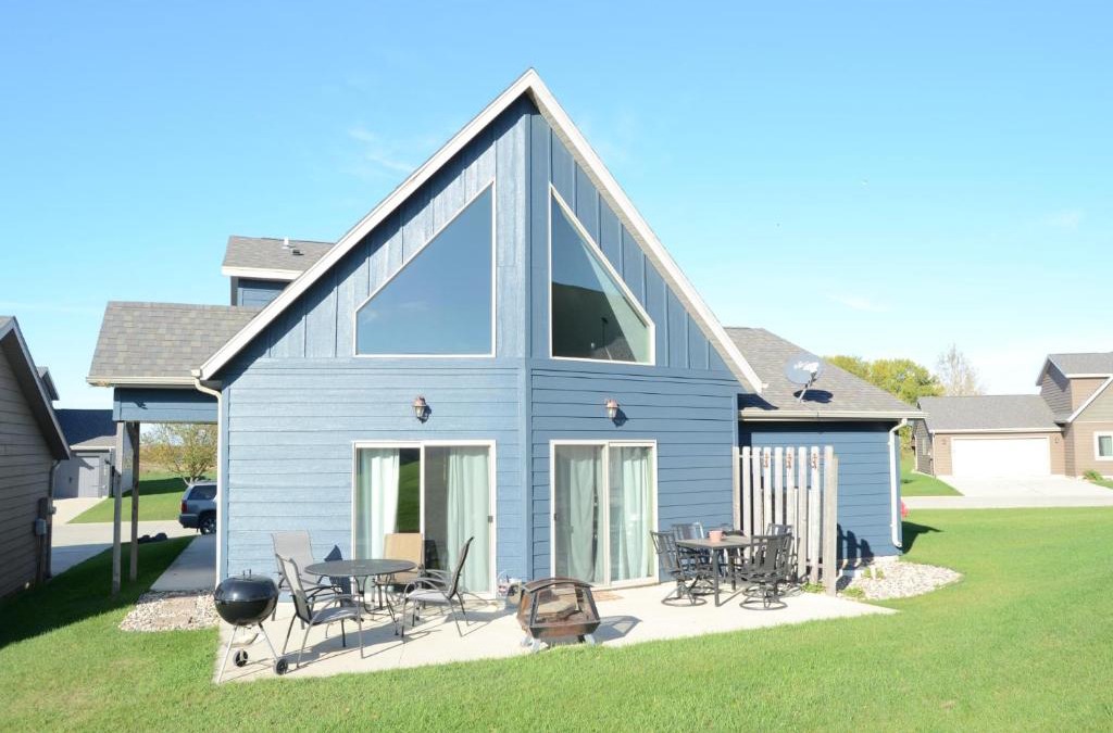 Arnolds Park Villa | Bridges Bay Vacation Cabin 126