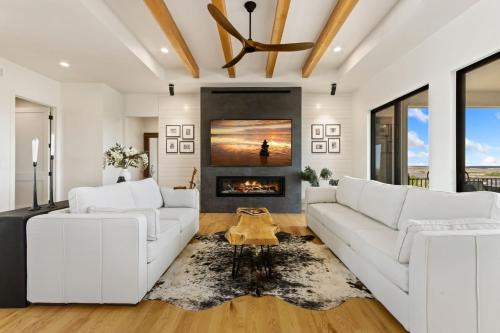 Fort Collins House | Bridle Ridge Retreat - Modern Comfort, Open Views