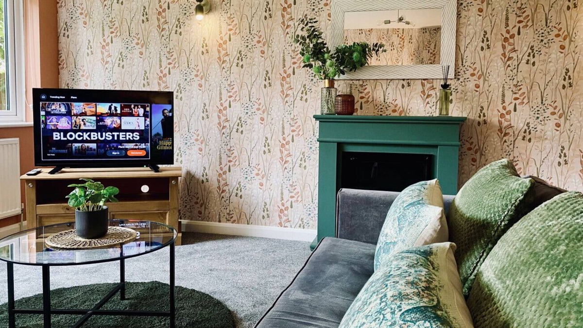 Rastrick House | Brighouse →3 mins | Pets Stay Free | 138 Mbps | Garden