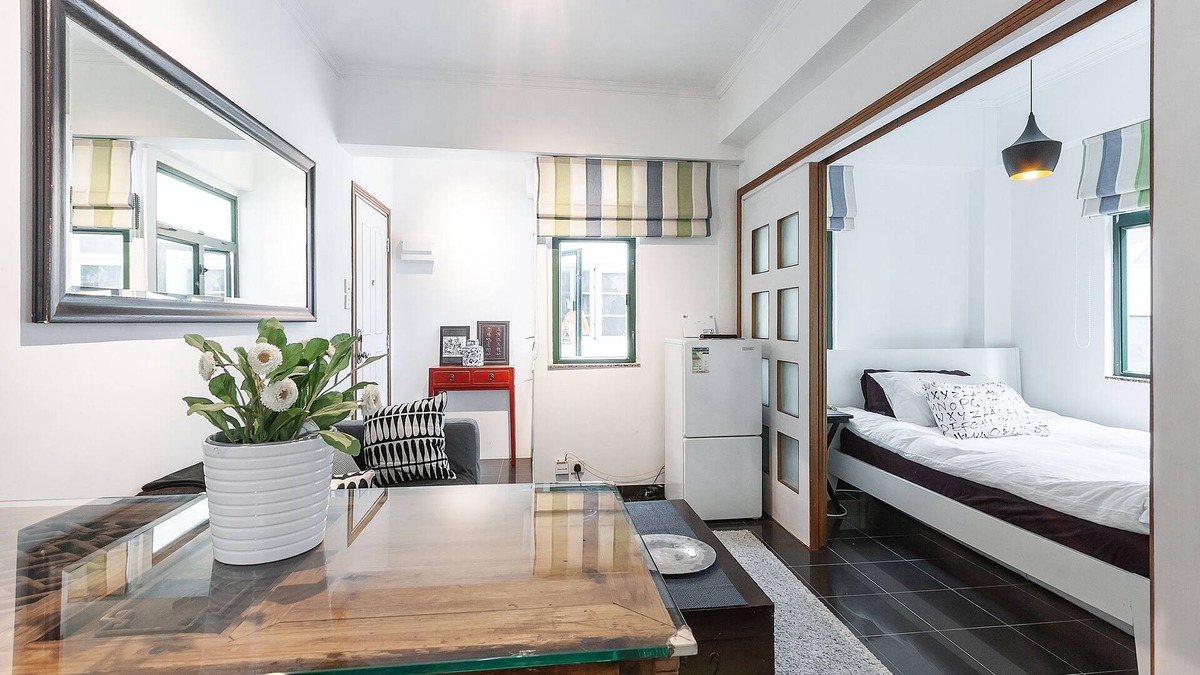 Sheung Wan Apartment | Bright 1 bed room flat with rooftop