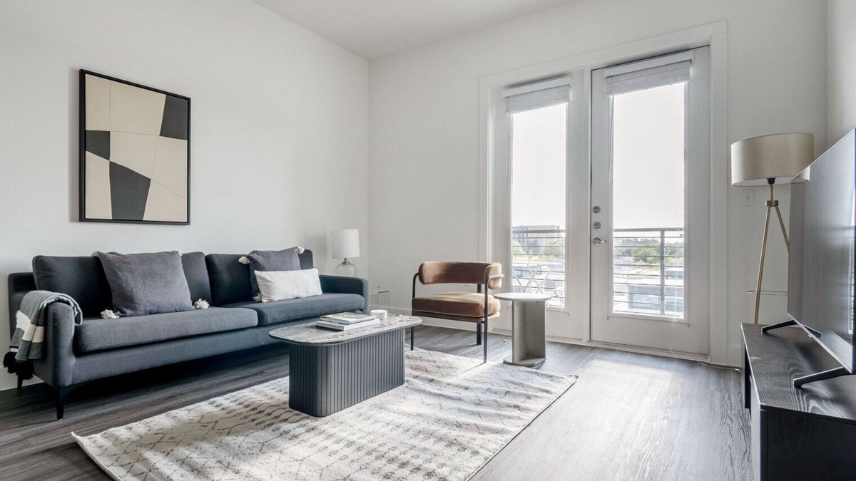 Highland Apartment | Bright 1BR in the Highlands w/Pool, W/D & Gym, walkable, by Blueground
