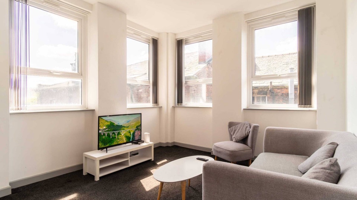 Blackburn Apartment | Bright 2 Bed Apartment in Central Blackburn
