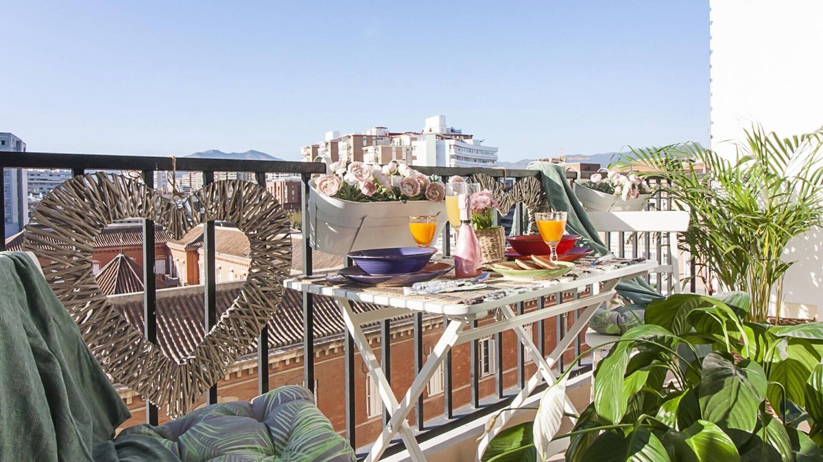 Explanada de la Estacion Apartment | Bright 2-Bedroom Apartment Near Beach and Train Station in Central Málaga