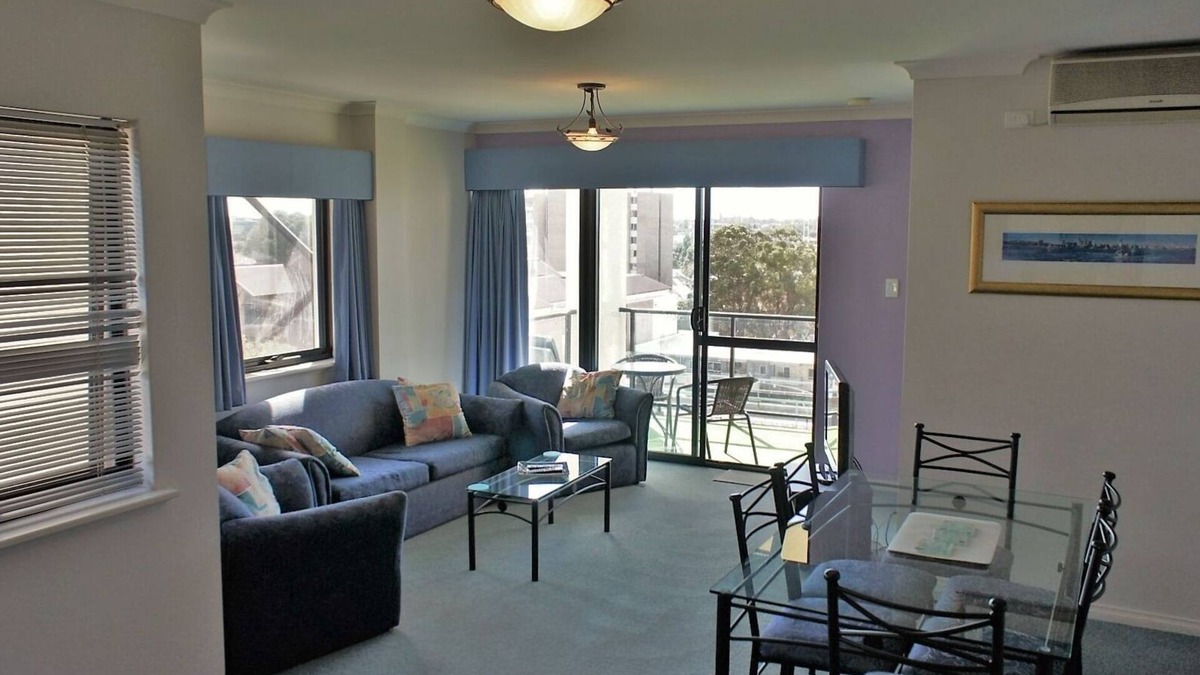 East Perth Apartment | Bright 2 Bedroom Central Perth Apartment