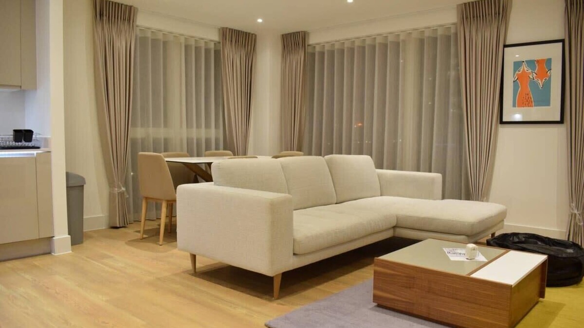 Park Royal Apartment | Bright 2 Bedroom Flat in Park Royal