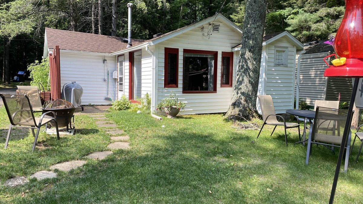 Pelican Lake Cottage | Bright 2 Bedroom Mackinac Cabin On Lovely Pelican w/Boat Dock&ATV Trails