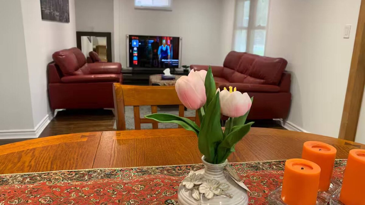 Newmarket House | Bright 2-bedroom walkout with everything you need