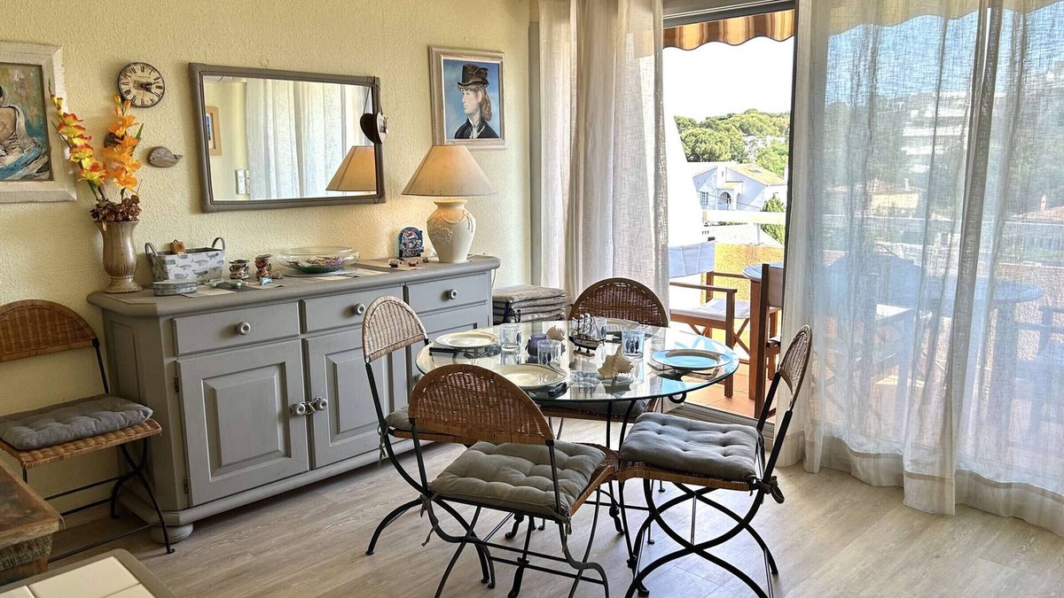 Saint-Raphael Apartment | Bright 2-room apartment, air-conditioned, near the sea in Saint-Raphaël