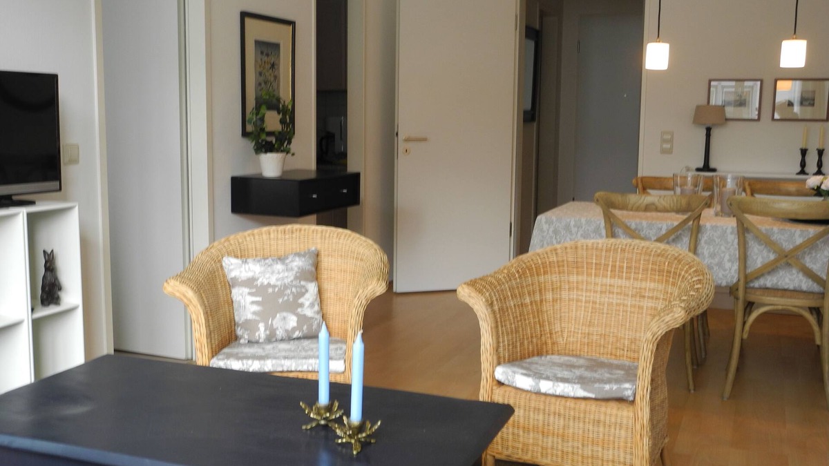 Radeberger Vorstadt Apartment | Bright 2 room apartment on the Elbe, close to the city, garage, excellent infrastructure, shared terrace